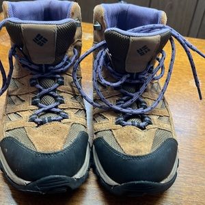 Columbia hiking boots. 9.5 womens. Waterproof. Great boots. Needed size larger.